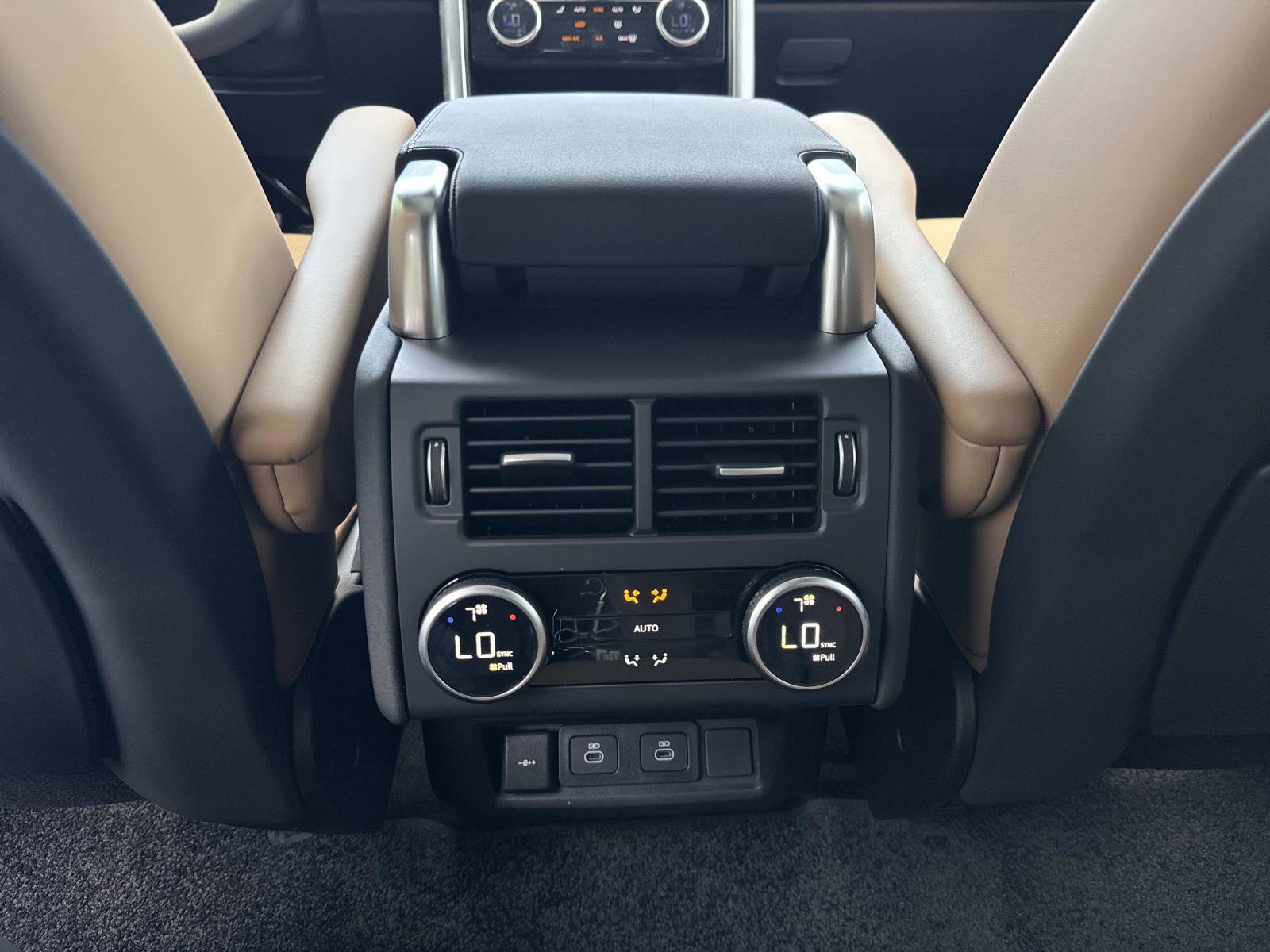 New 2026 Land Rover Discovery Dynamic SE AWD/4WD image 17