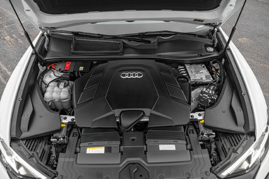 Used 2025 Audi Q8 Premium Plus AWD/4WD image 36