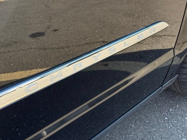 Certified 2016 Chrysler Town & Country Touring FWD image 6