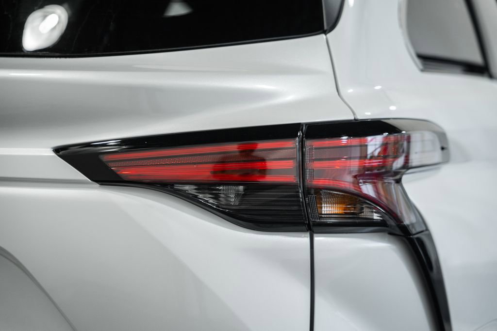 New 2026 Toyota Sienna Platinum image 6