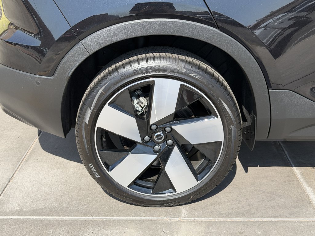 Used 2024 Volvo XC40 Recharge Plus w/ Protection Package Premier RWD image 15
