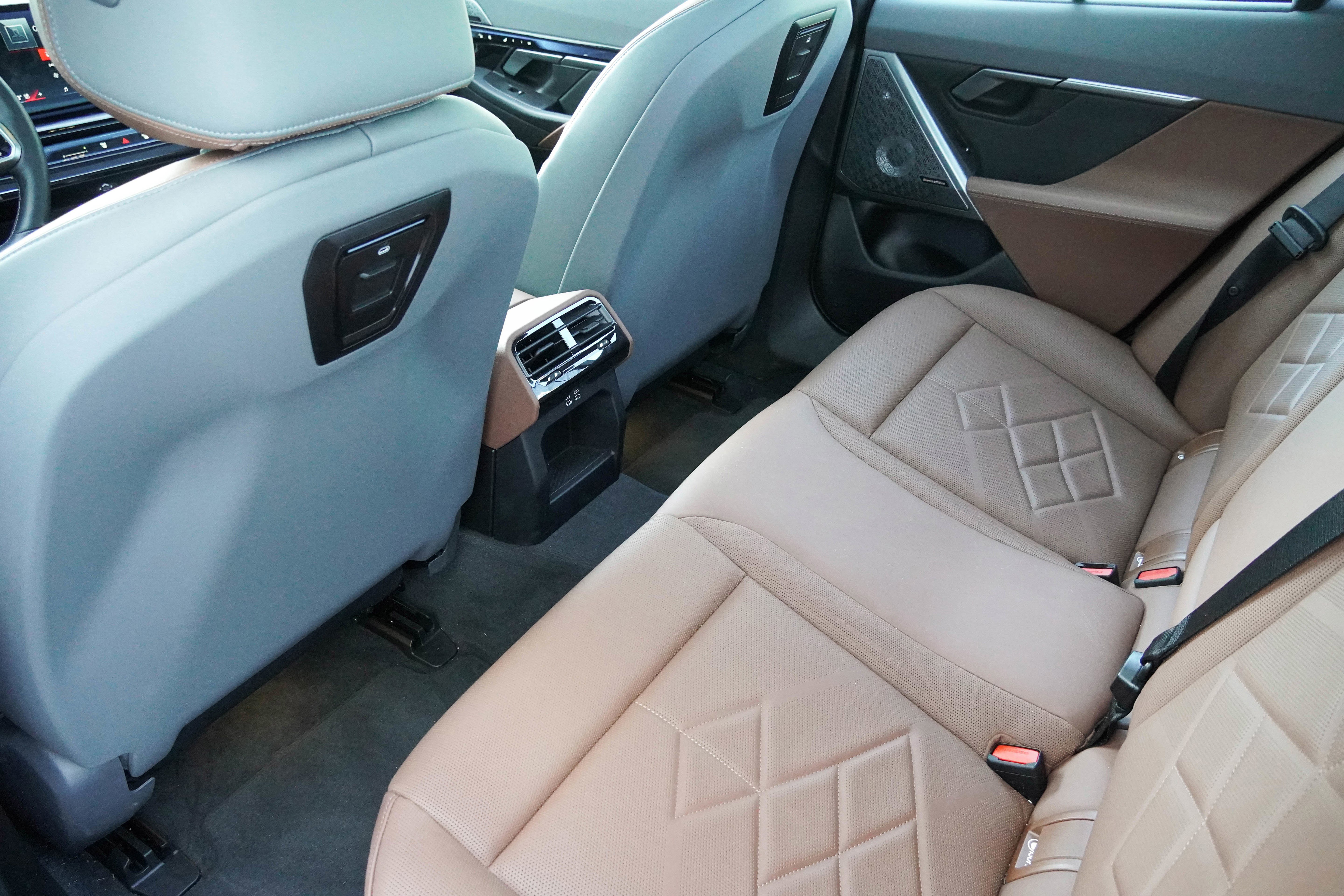 Certified 2024 BMW i5 M60 w/ Executive Package image 32