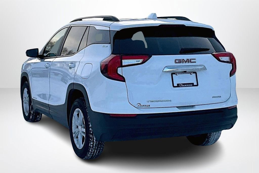 Used 2023 GMC Terrain SLE w/ Driver Convenience Package image 4