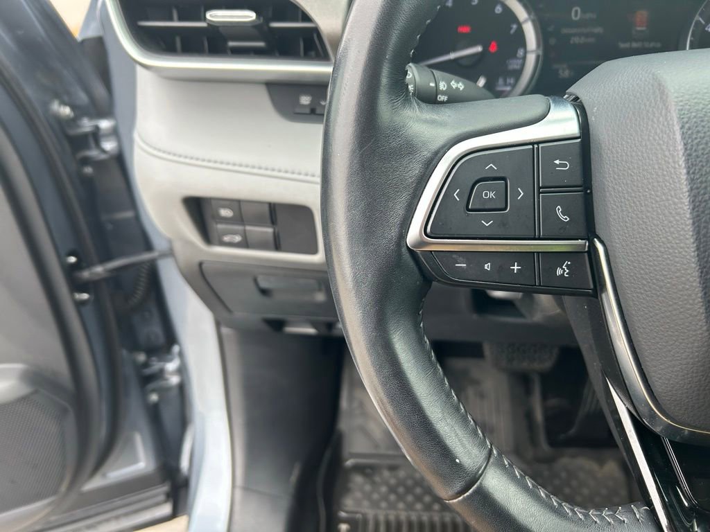 Used 2020 Toyota Highlander XLE AWD/4WD image 21