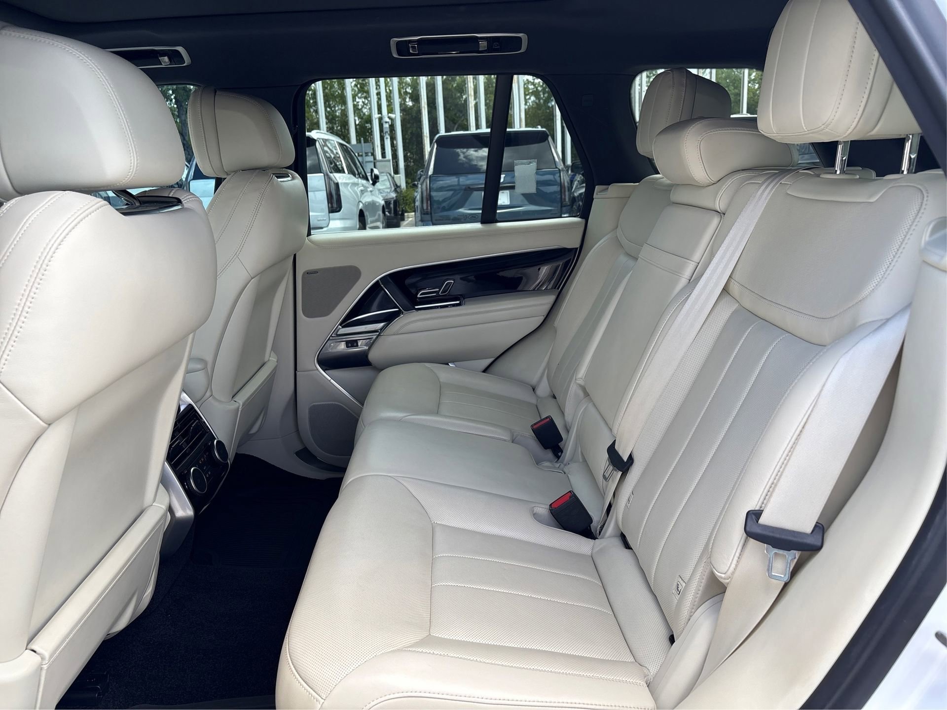 Used 2023 Land Rover Range Rover SE AWD/4WD image 10