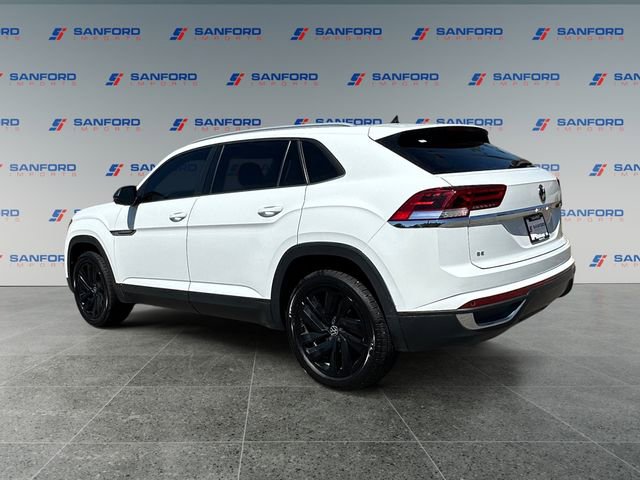 Used 2022 Volkswagen Atlas Cross Sport SE w/ Panoramic Sunroof Package FWD image 3