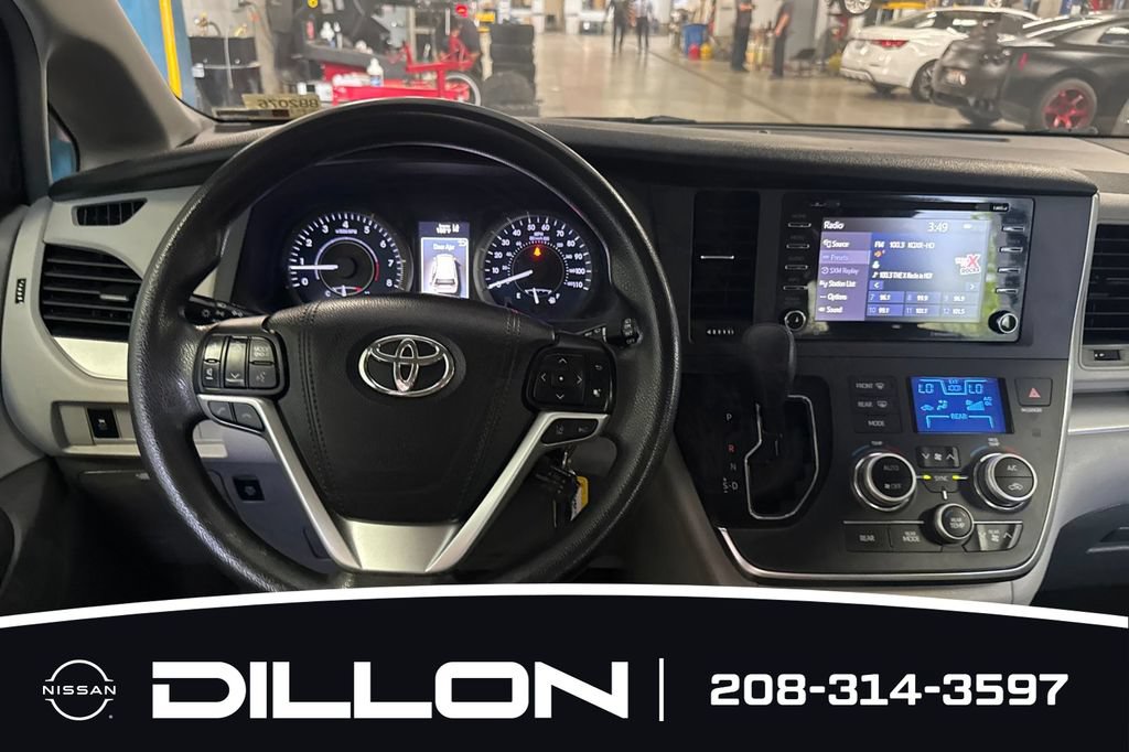 Used 2018 Toyota Sienna LE FWD image 14