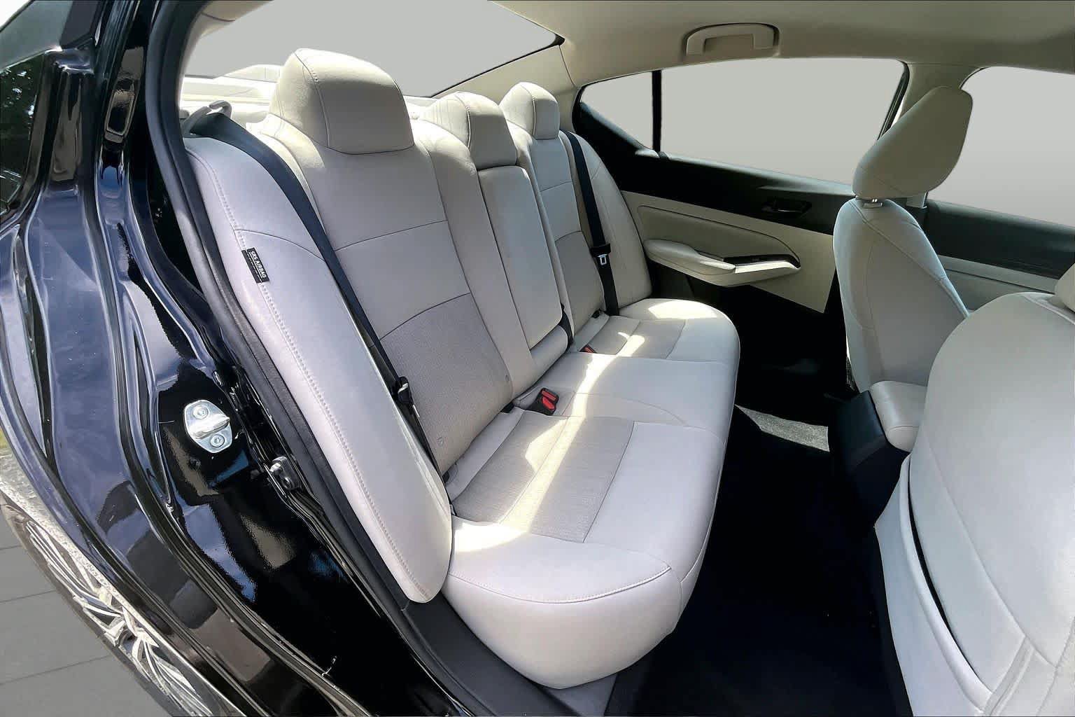 Used 2025 Nissan Altima 2.5 SV FWD image 21