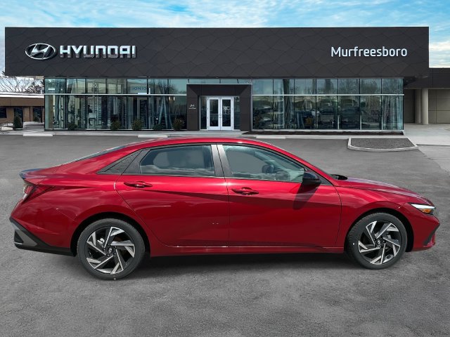 Used 2025 Hyundai Elantra Sport FWD image 4