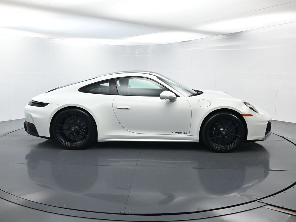 Used 2025 Porsche 911 Carrera 4 GTS image 15