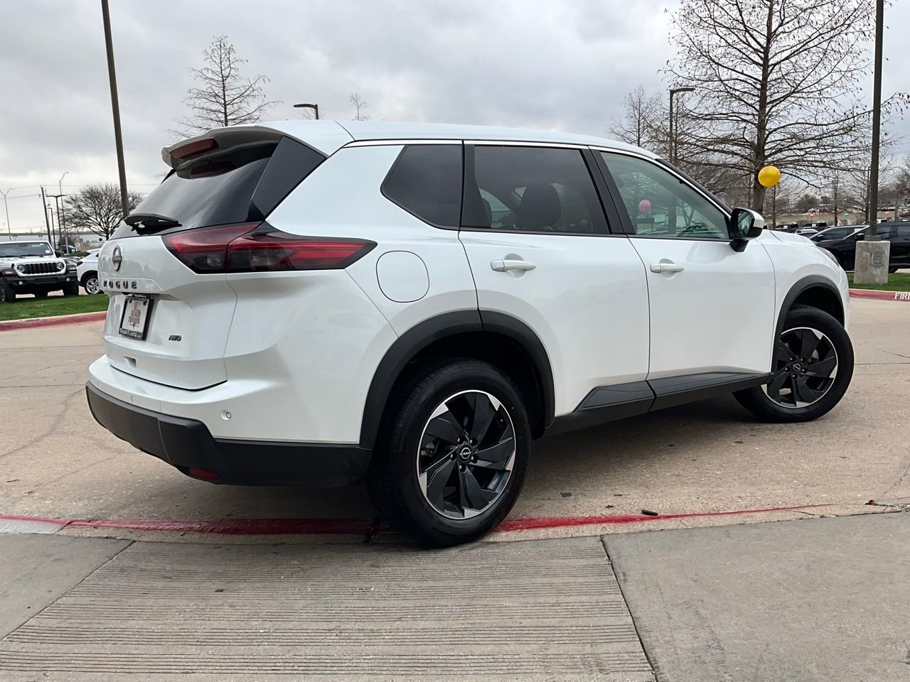 Used 2025 Nissan Rogue SV image 6