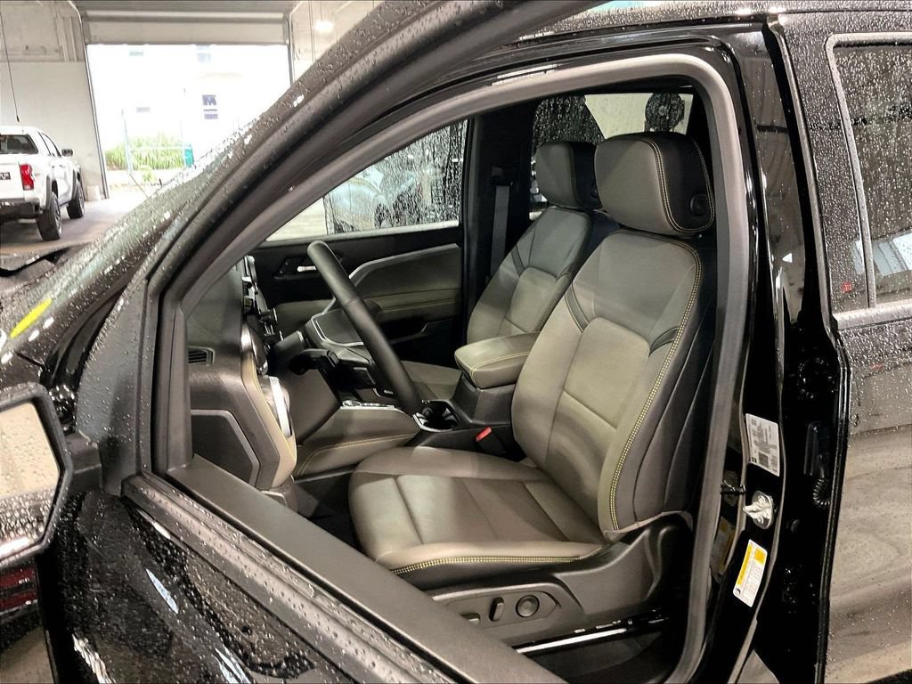 Used 2025 Chevrolet Colorado ZR2 w/ Technology Package AWD/4WD image 10