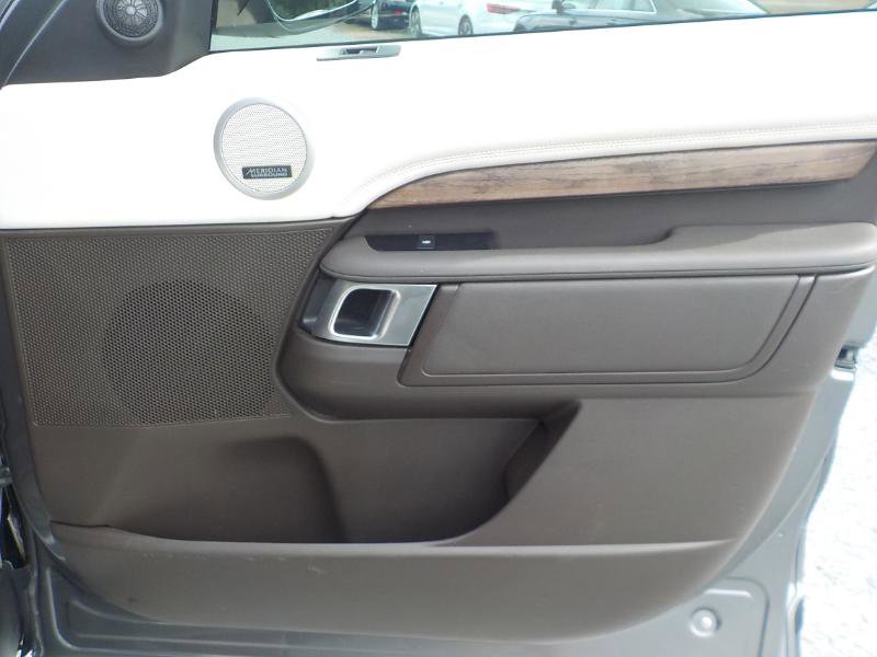 Used 2017 Land Rover Discovery HSE image 47