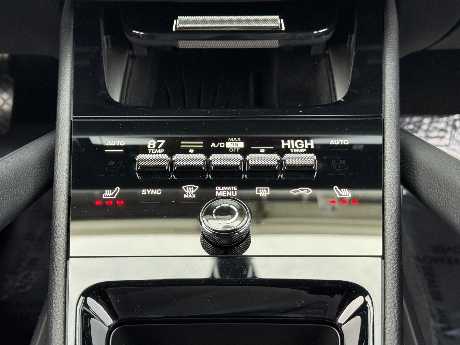 Used 2024 Porsche Cayenne w/ Premium Package image 33