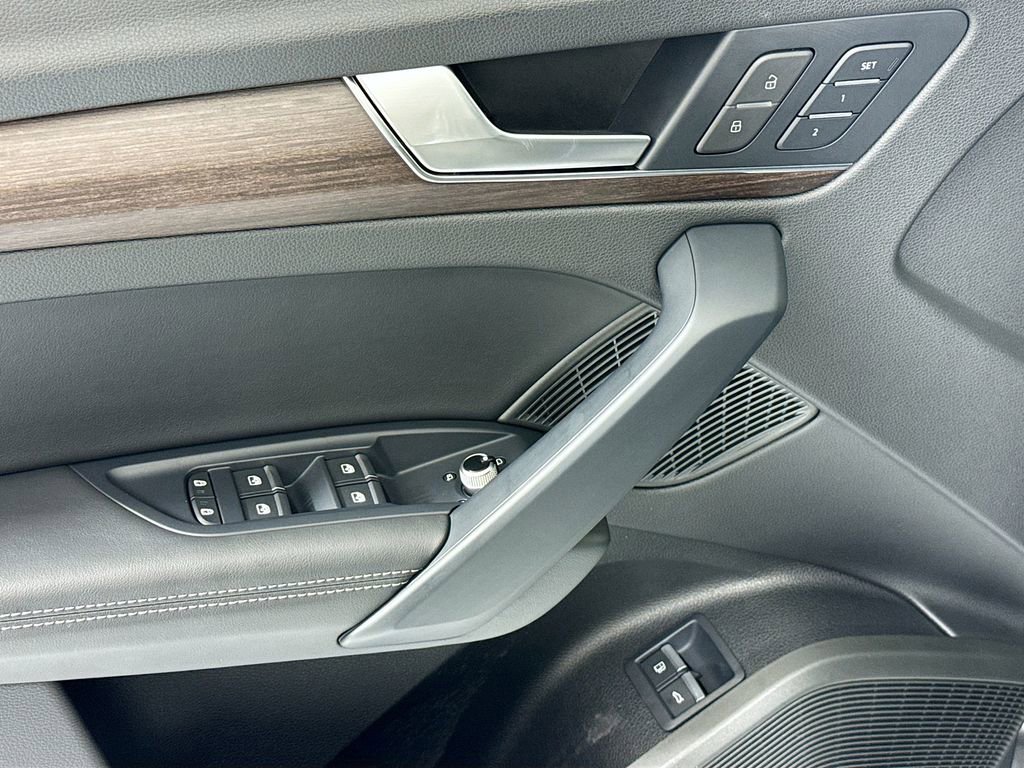 Used 2023 Audi Q5 e Premium Plus w/ Premium Plus Package image 24