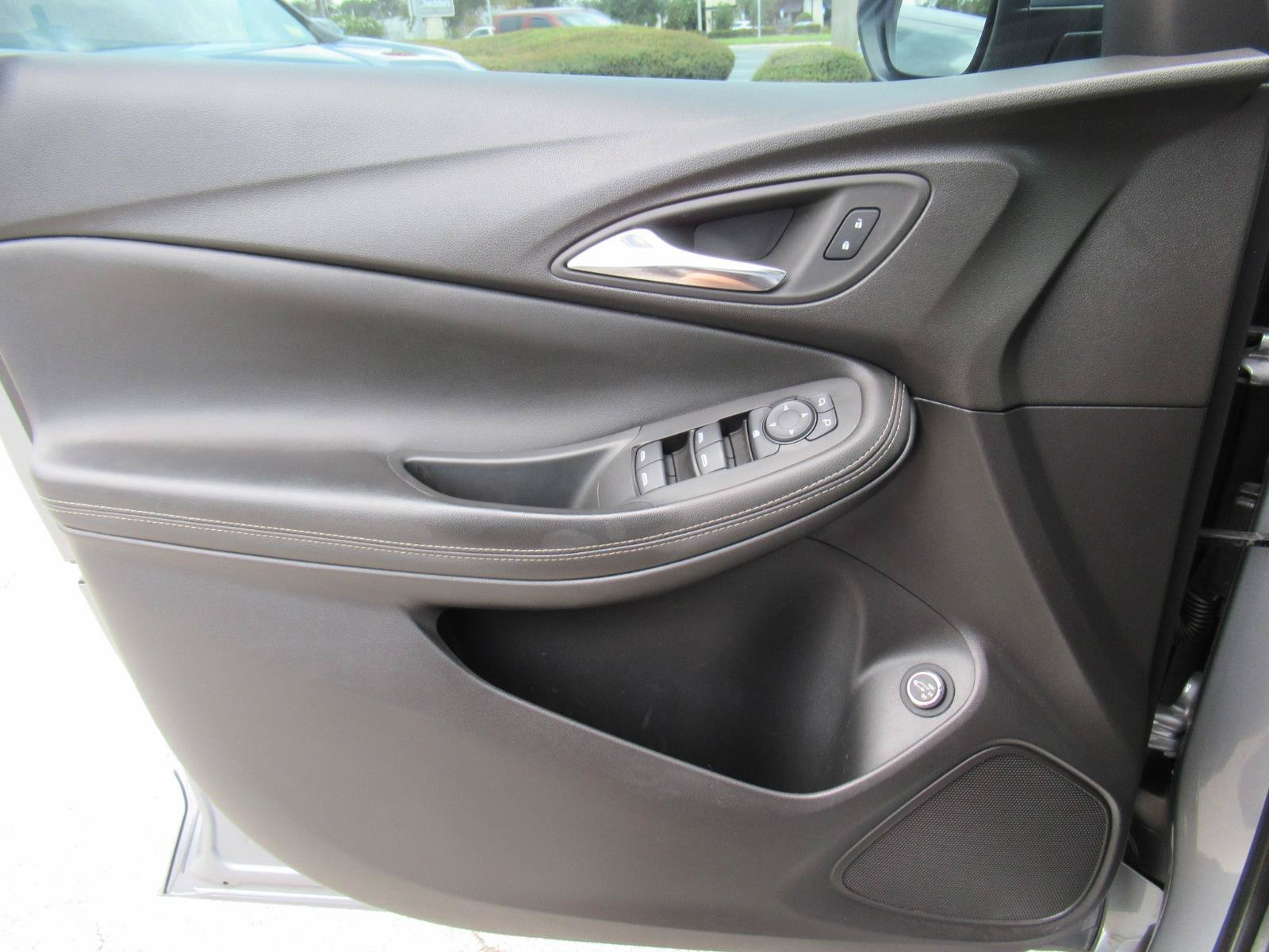 Used 2023 Buick Encore GX Select w/ Sport Touring Package FWD image 18