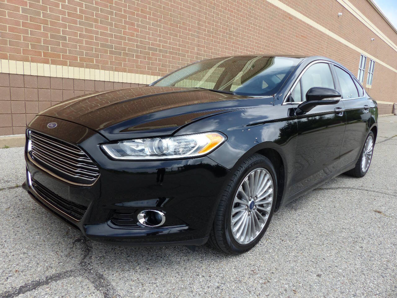 Used 2016 Ford Fusion Titanium FWD image 1