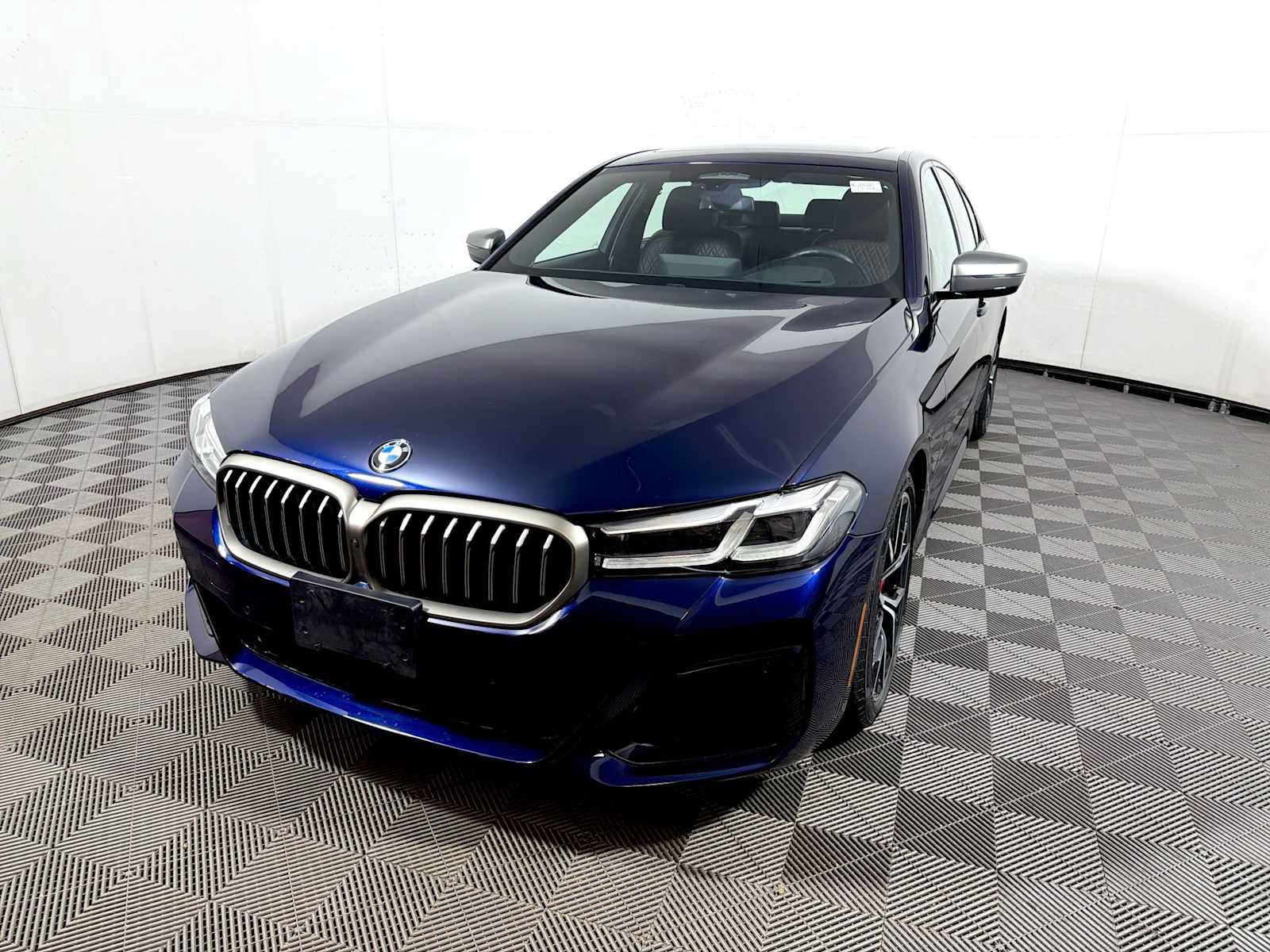 Used 2022 BMW M550i xDrive w/ Executive Package AWD/4WD image 3