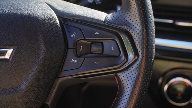 Used 2024 Chevrolet Trax RS w/ Sunroof Package FWD image 27