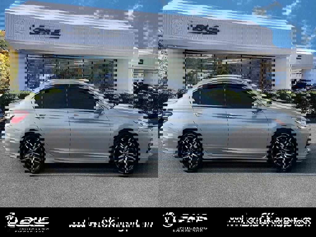 Used 2017 Honda Accord Touring image 6