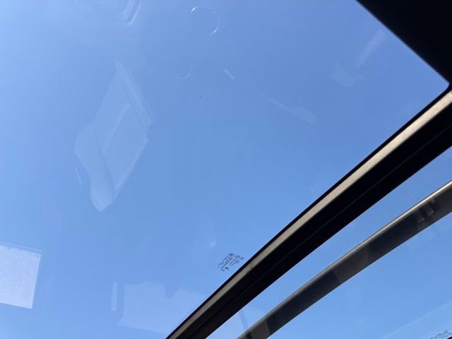 Used 2024 Chevrolet Suburban High Country w/ Advanced Technology Package image 32