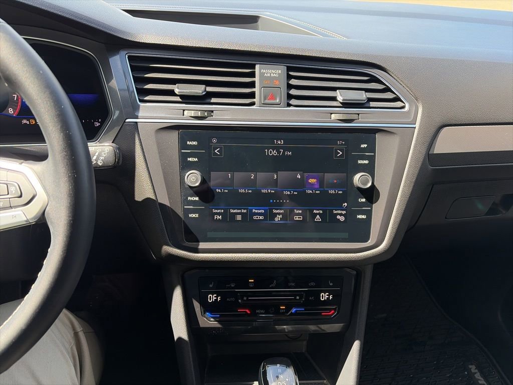 Certified 2023 Volkswagen Tiguan SE w/ Panoramic Sunroof Package image 19