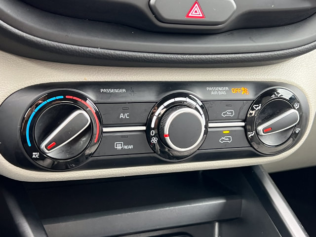 Used 2025 Kia Soul LX w/ LX Technology Package FWD image 23