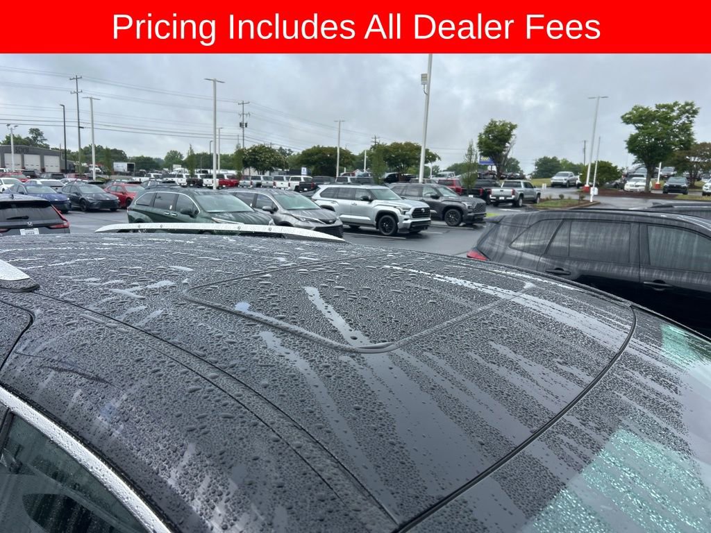 Used 2023 Toyota Sienna Limited FWD image 3