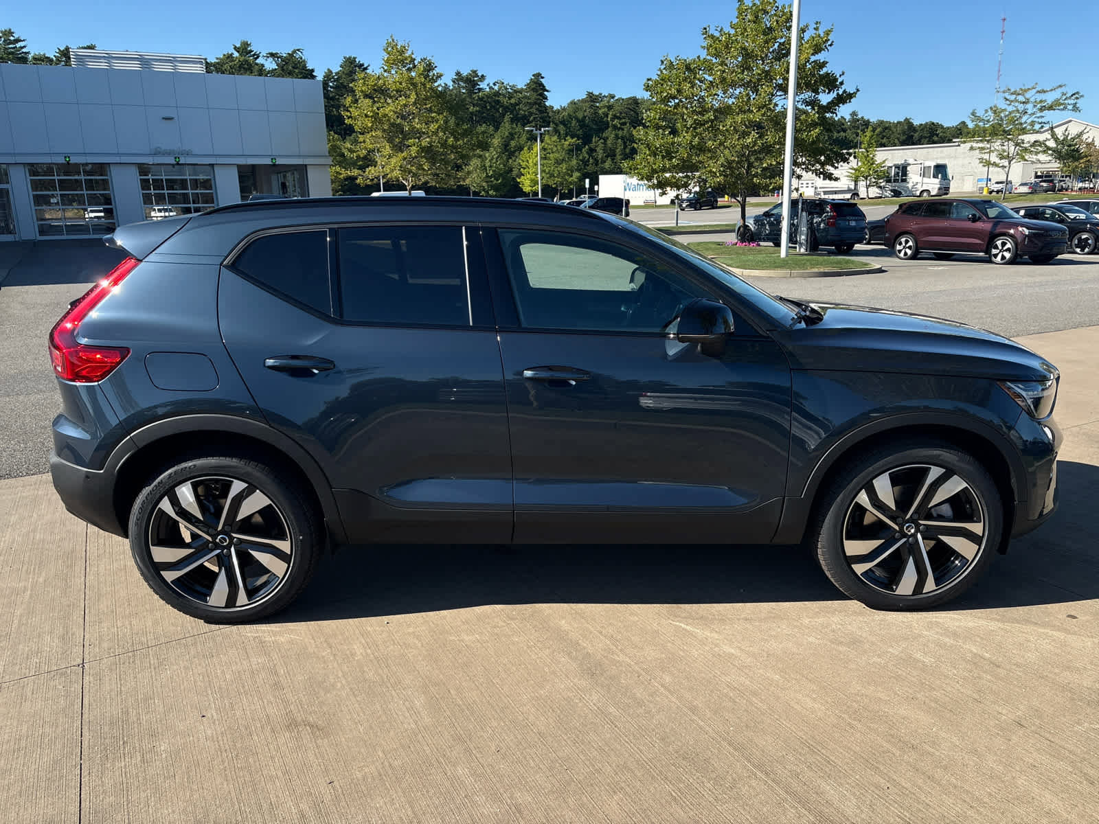 New 2026 Volvo XC40 B5 Ultra w/ Protection Package Premier image 6