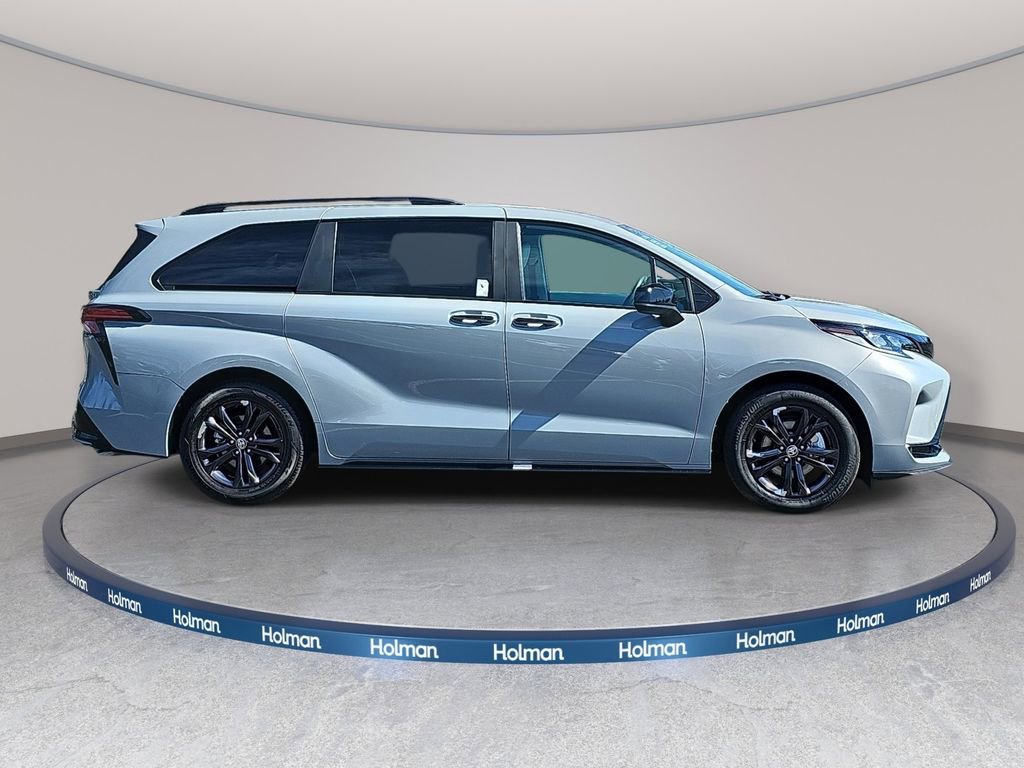 Used 2025 Toyota Sienna XSE AWD/4WD image 5