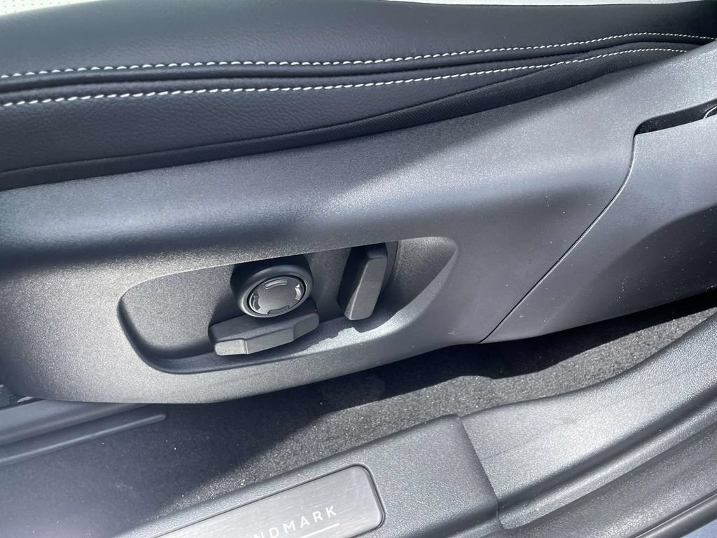 New 2026 Land Rover Discovery Sport Landmark AWD/4WD image 15