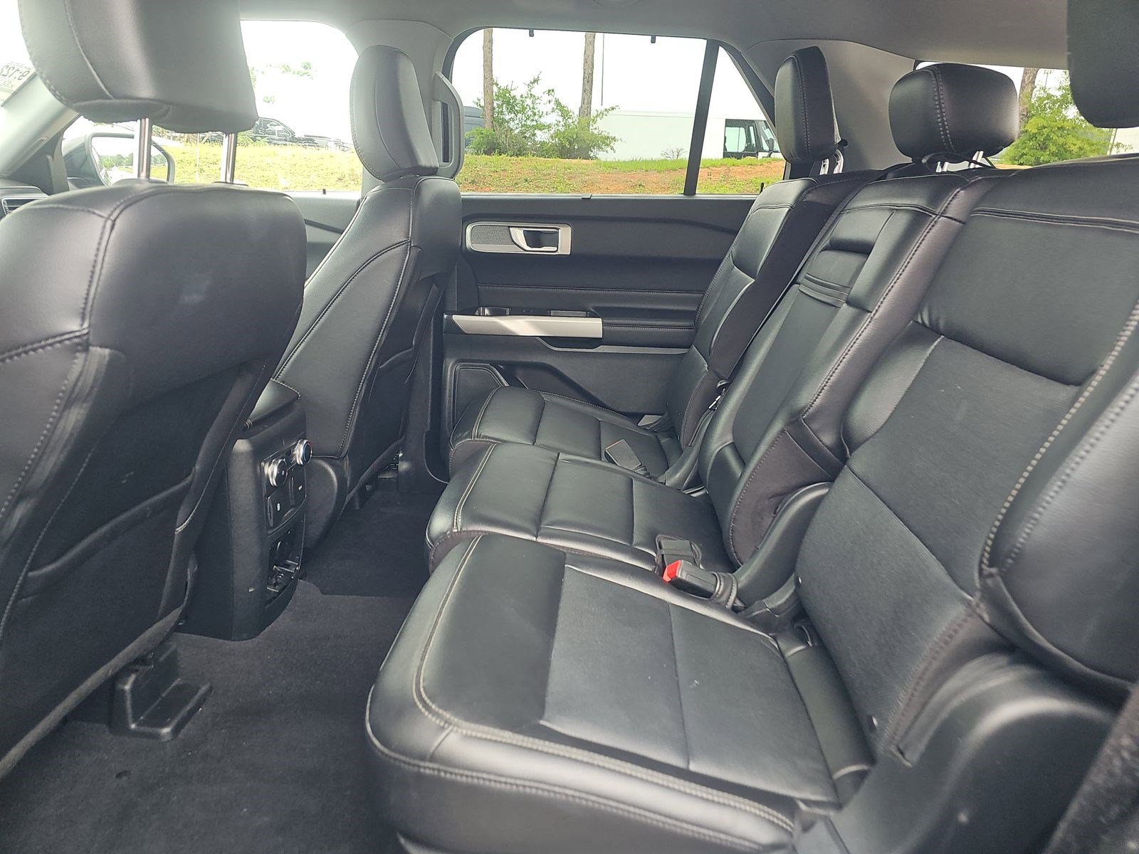 Used 2023 Ford Explorer Limited AWD/4WD image 13