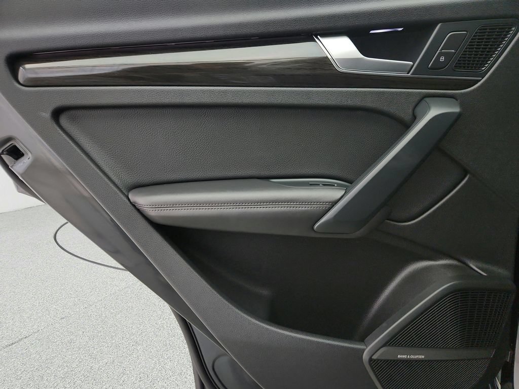 Used 2018 Audi Q5 Prestige w/ Prestige Package AWD/4WD image 28