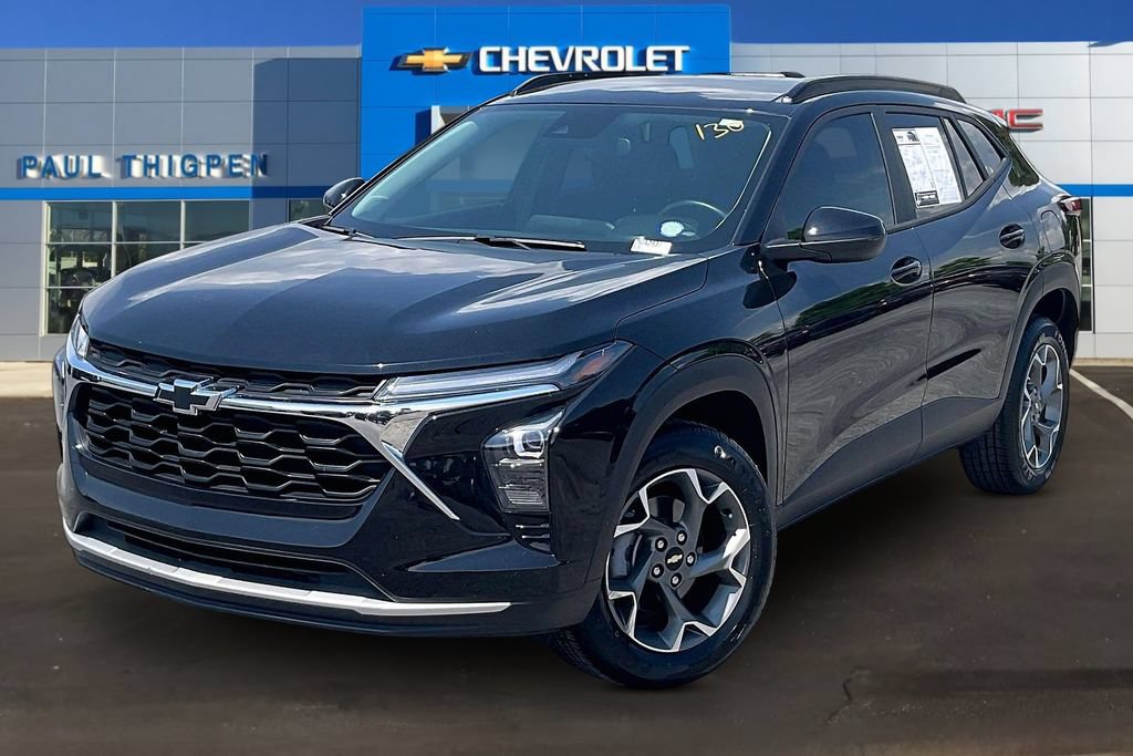 Used 2024 Chevrolet Trax LT w/ Driver Confidence Package FWD image 3