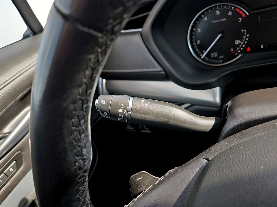 Used 2023 Cadillac XT4 Premium Luxury image 19