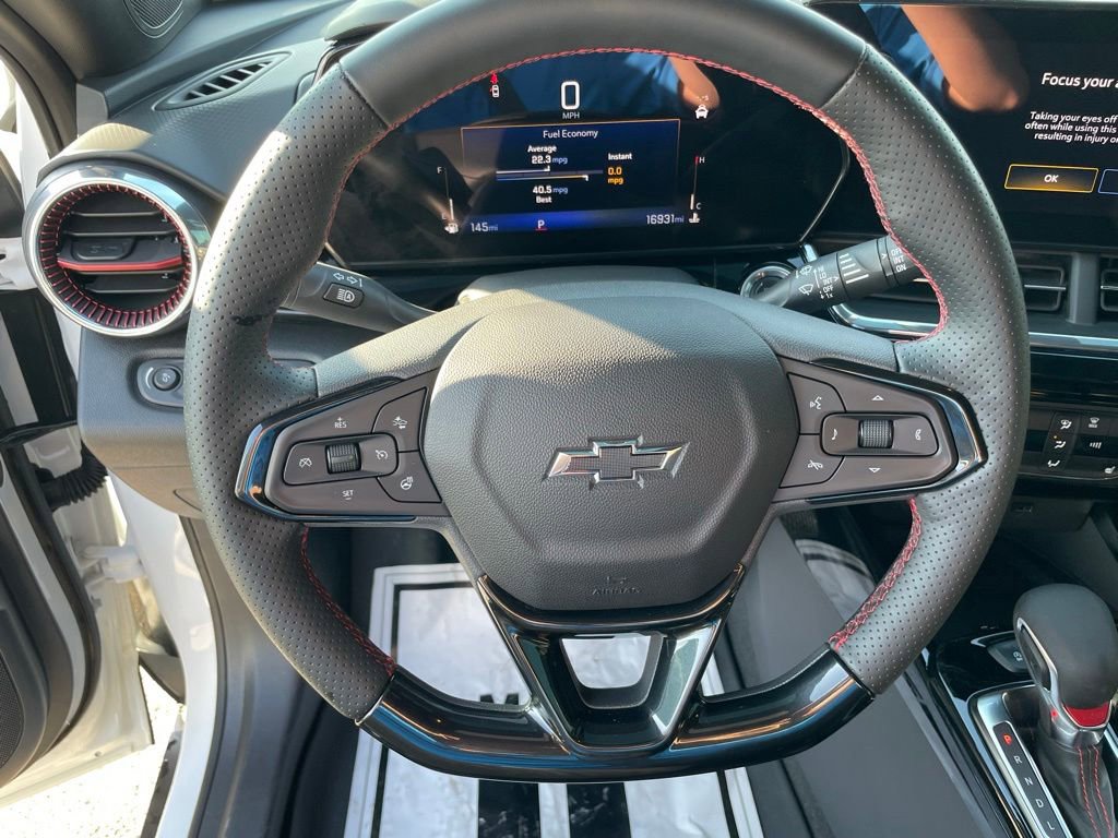 Used 2025 Chevrolet Trax RS w/ Sunroof Package FWD image 13