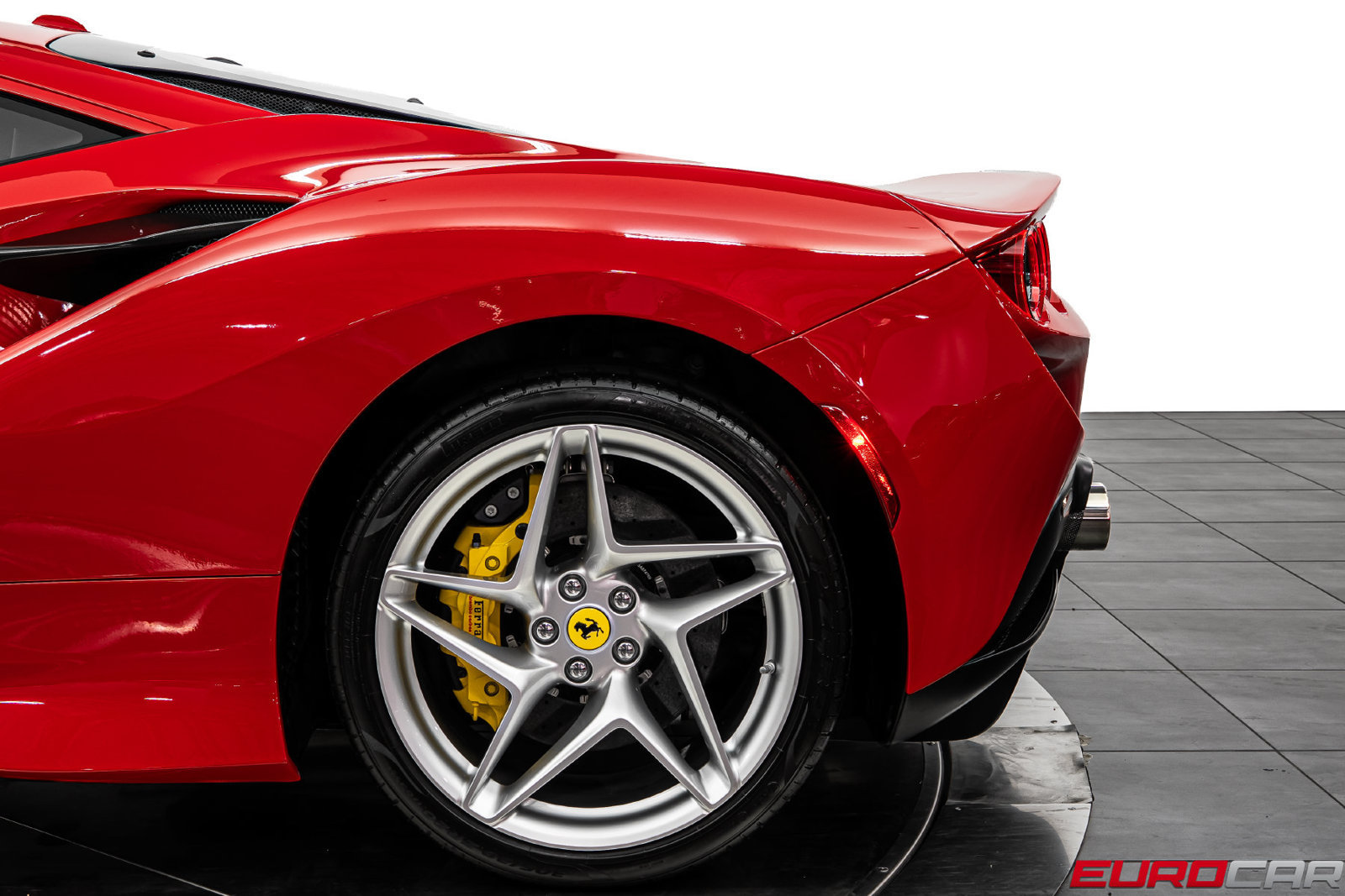 Used 2021 Ferrari F8 Tributo RWD image 19