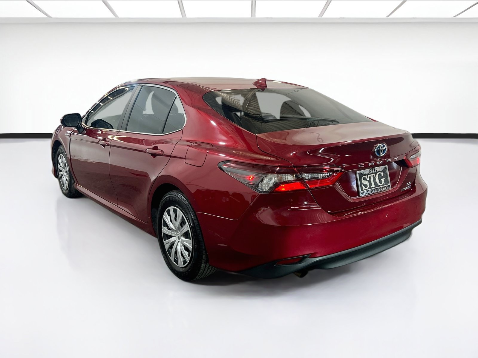 Used 2021 Toyota Camry LE FWD image 6