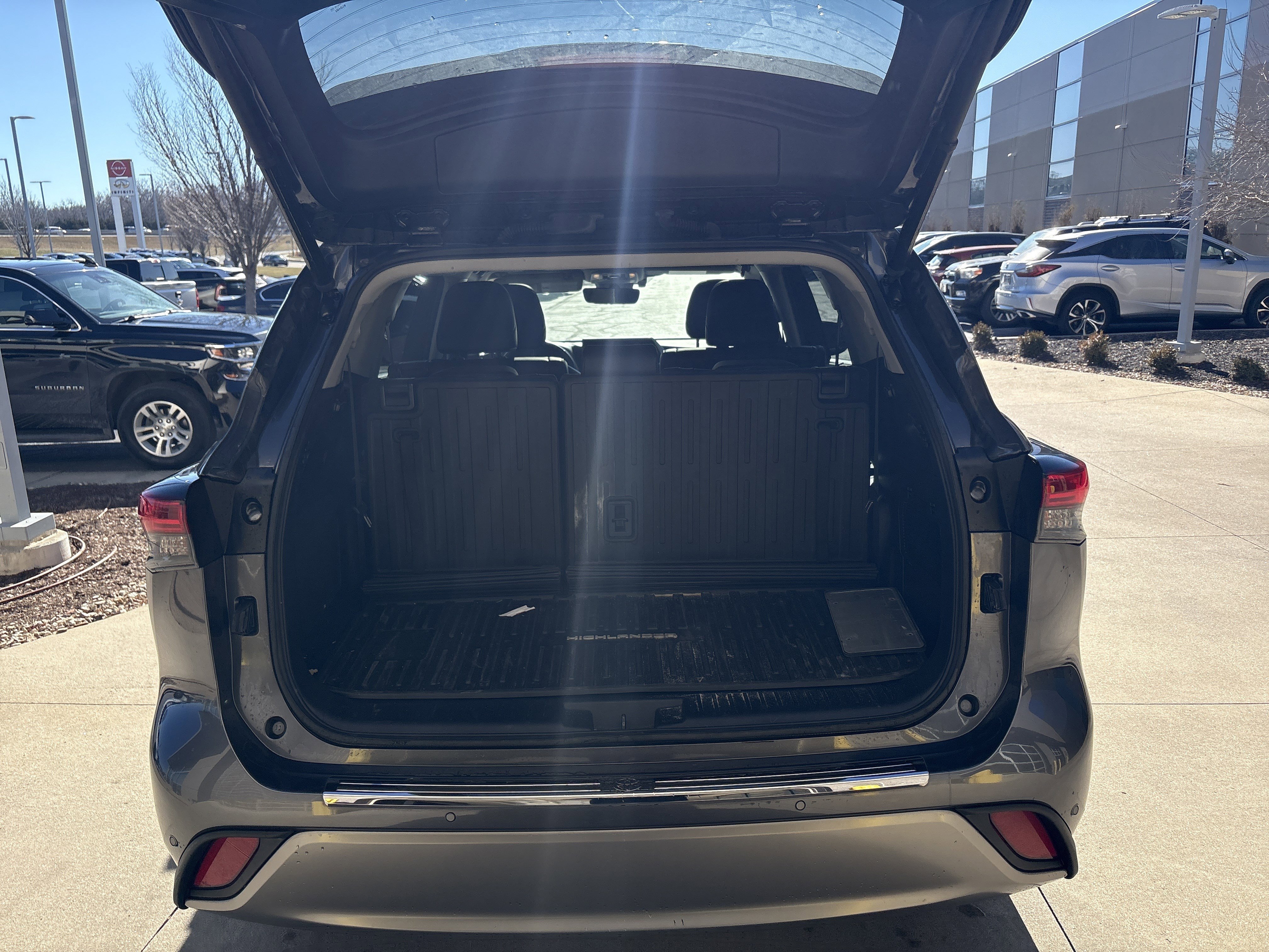 Used 2022 Toyota Highlander Platinum image 32