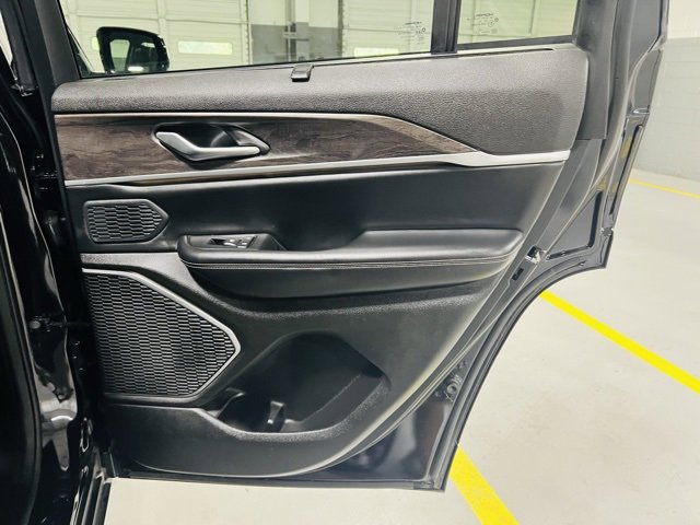 Used 2023 Jeep Grand Cherokee 4WD 4xe w/ Luxury Tech Group II image 35