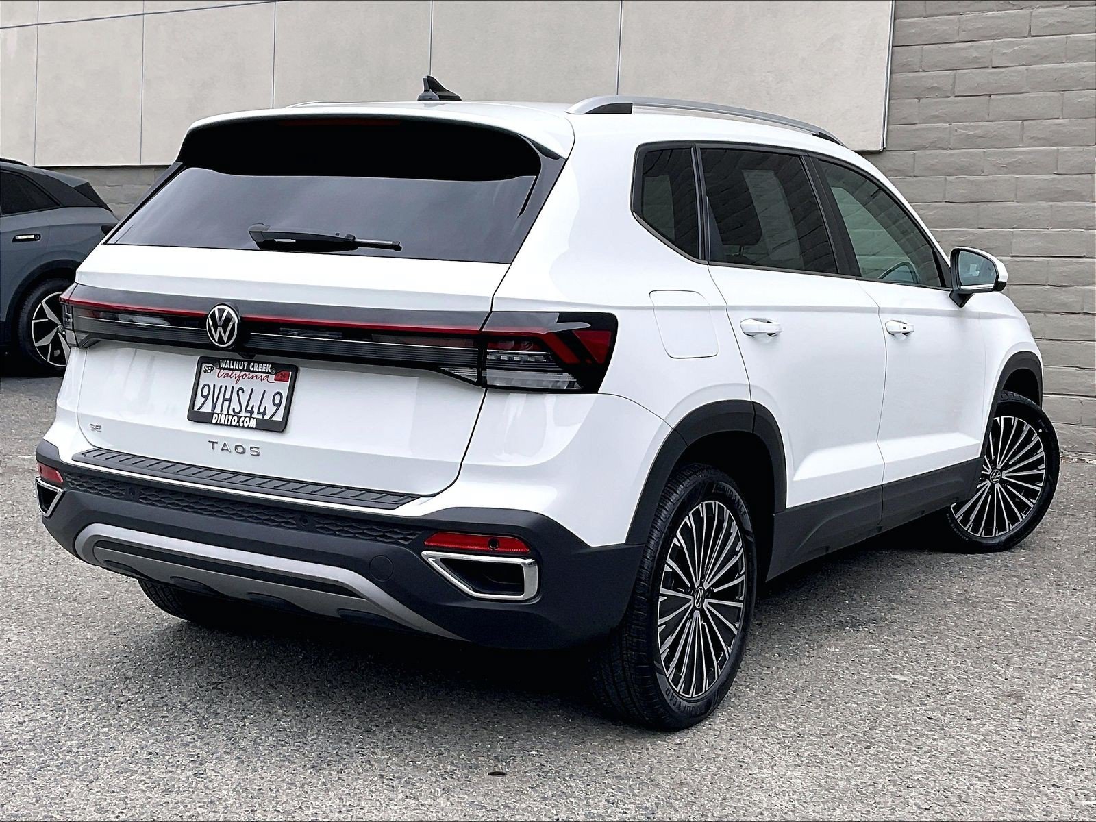 Certified 2025 Volkswagen Taos SE FWD image 13