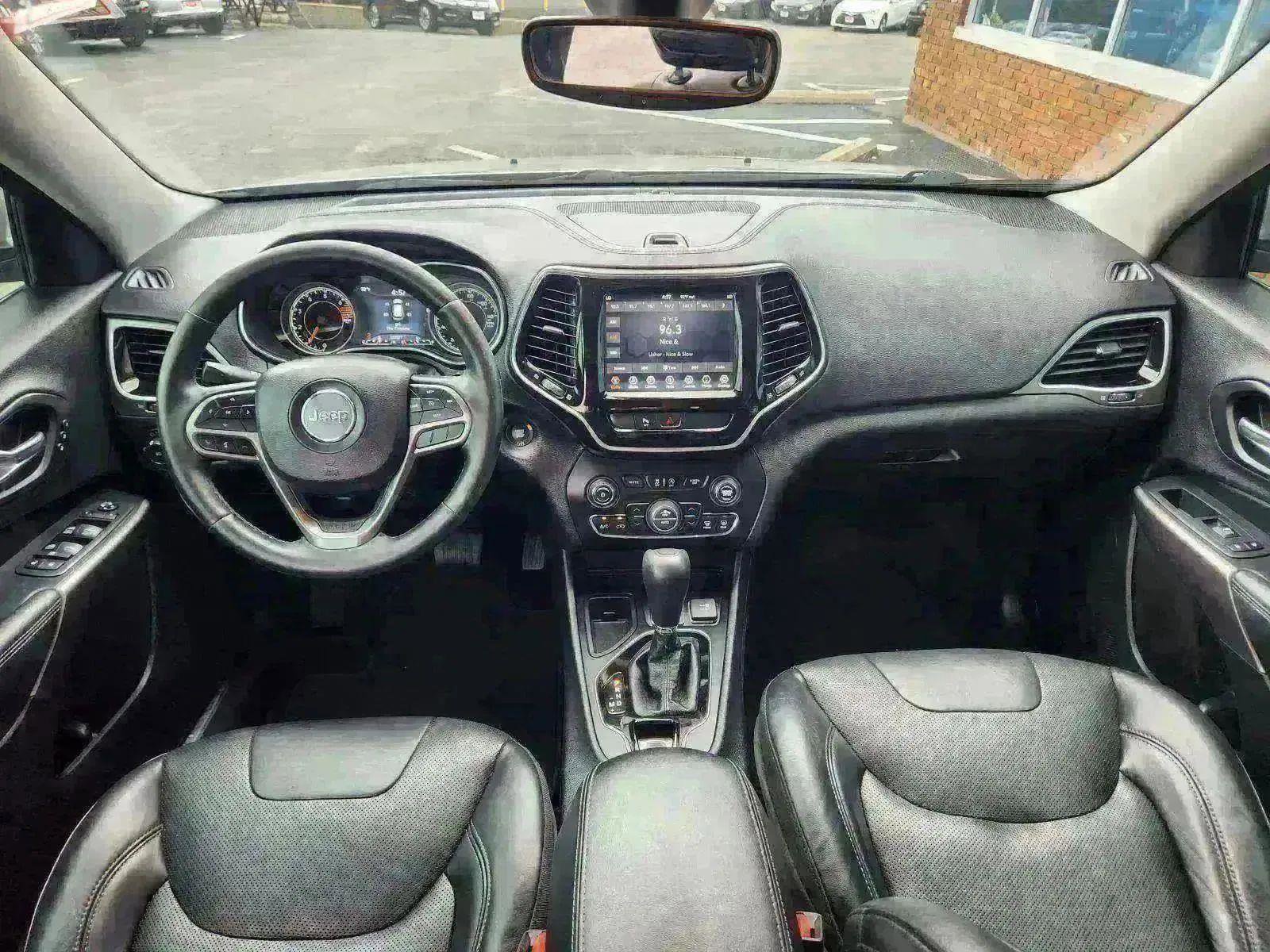 Used 2019 Jeep Cherokee Limited image 3