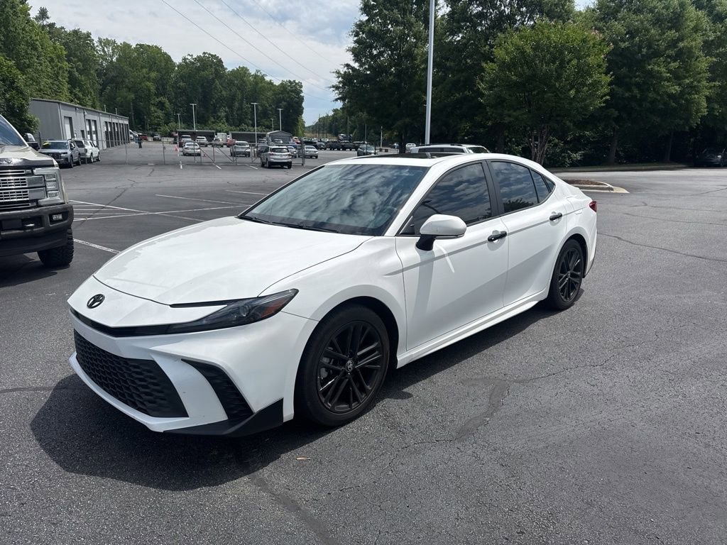 Used 2025 Toyota Camry SE w/ Convenience Package FWD image 3
