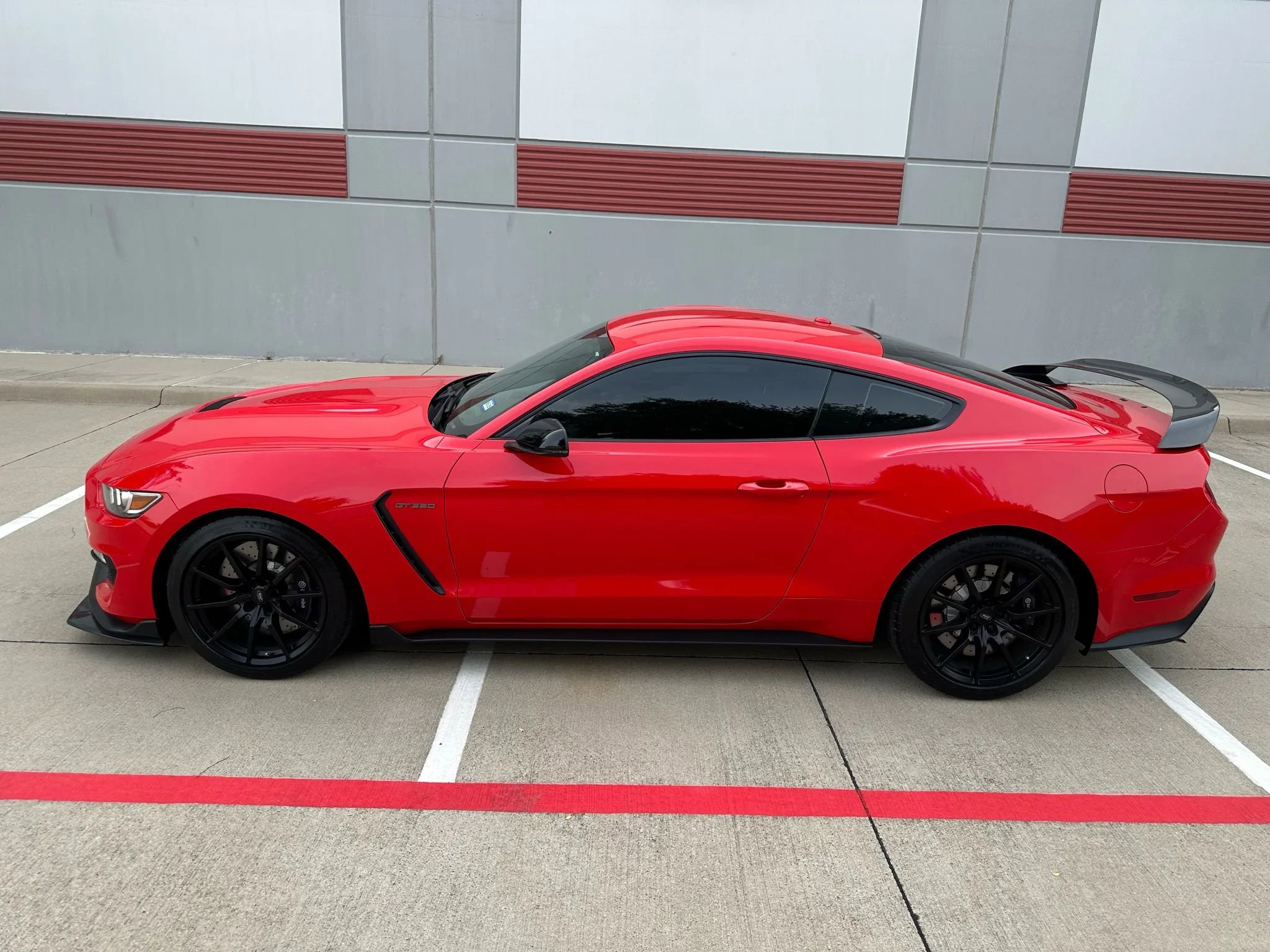 Used 2016 Ford Mustang Shelby GT350 w/ Technology Package image 3