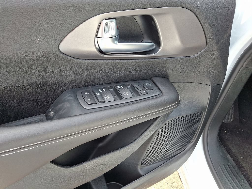 New 2026 Chrysler Voyager LX FWD image 9