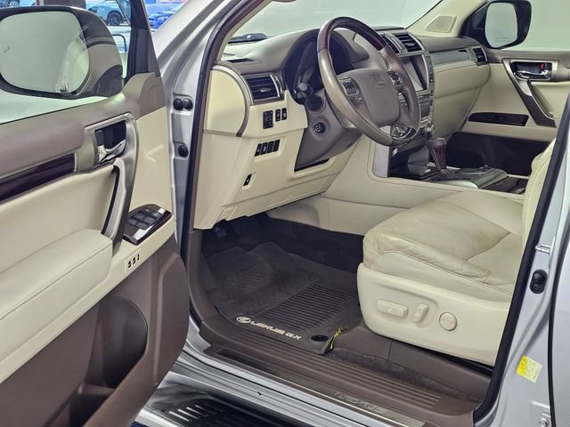 Used 2018 Lexus GX 460 Premium w/ Premium Package AWD/4WD image 22