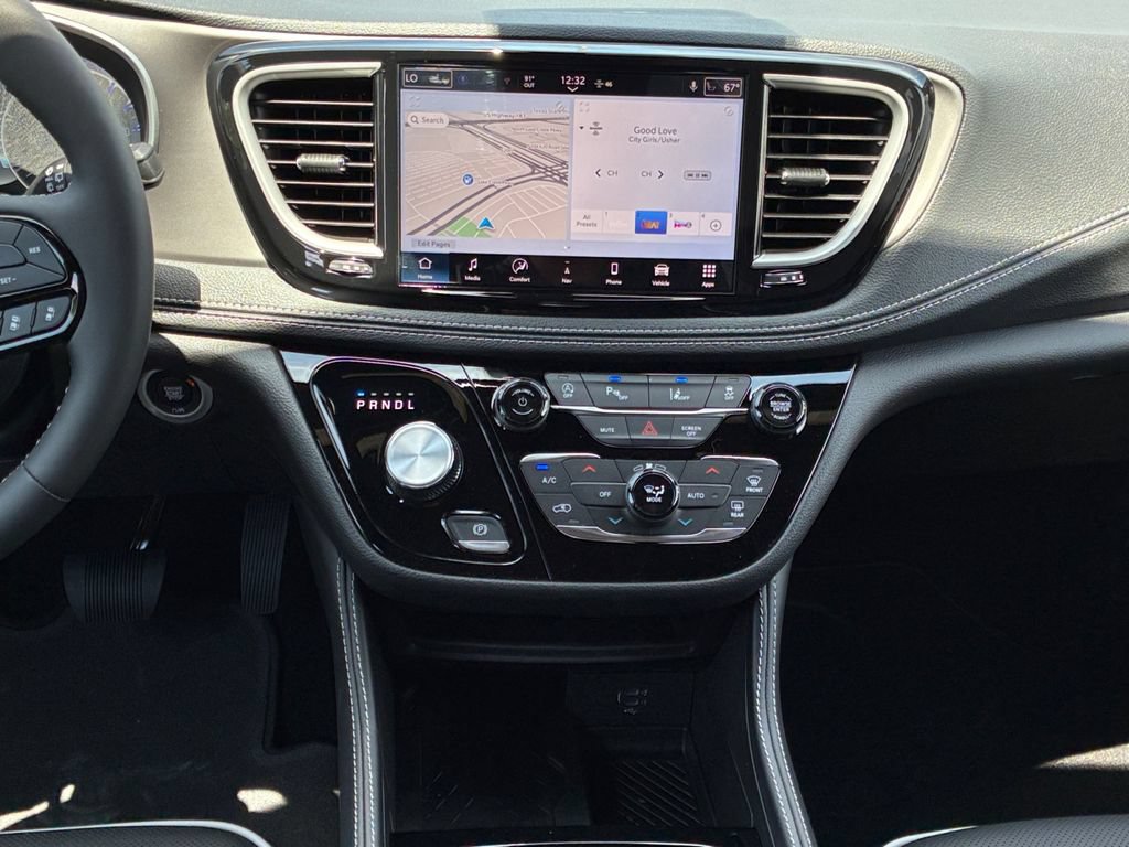 New 2027 Chrysler Pacifica Limited FWD image 3