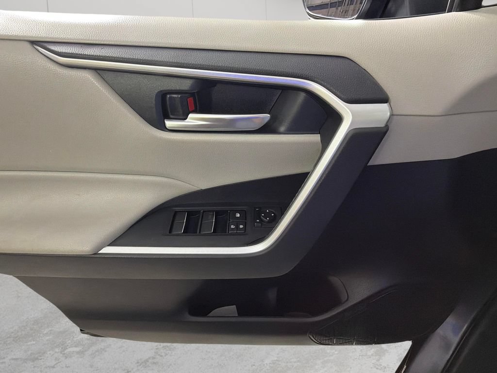 Used 2020 Toyota RAV4 XLE Premium FWD image 25