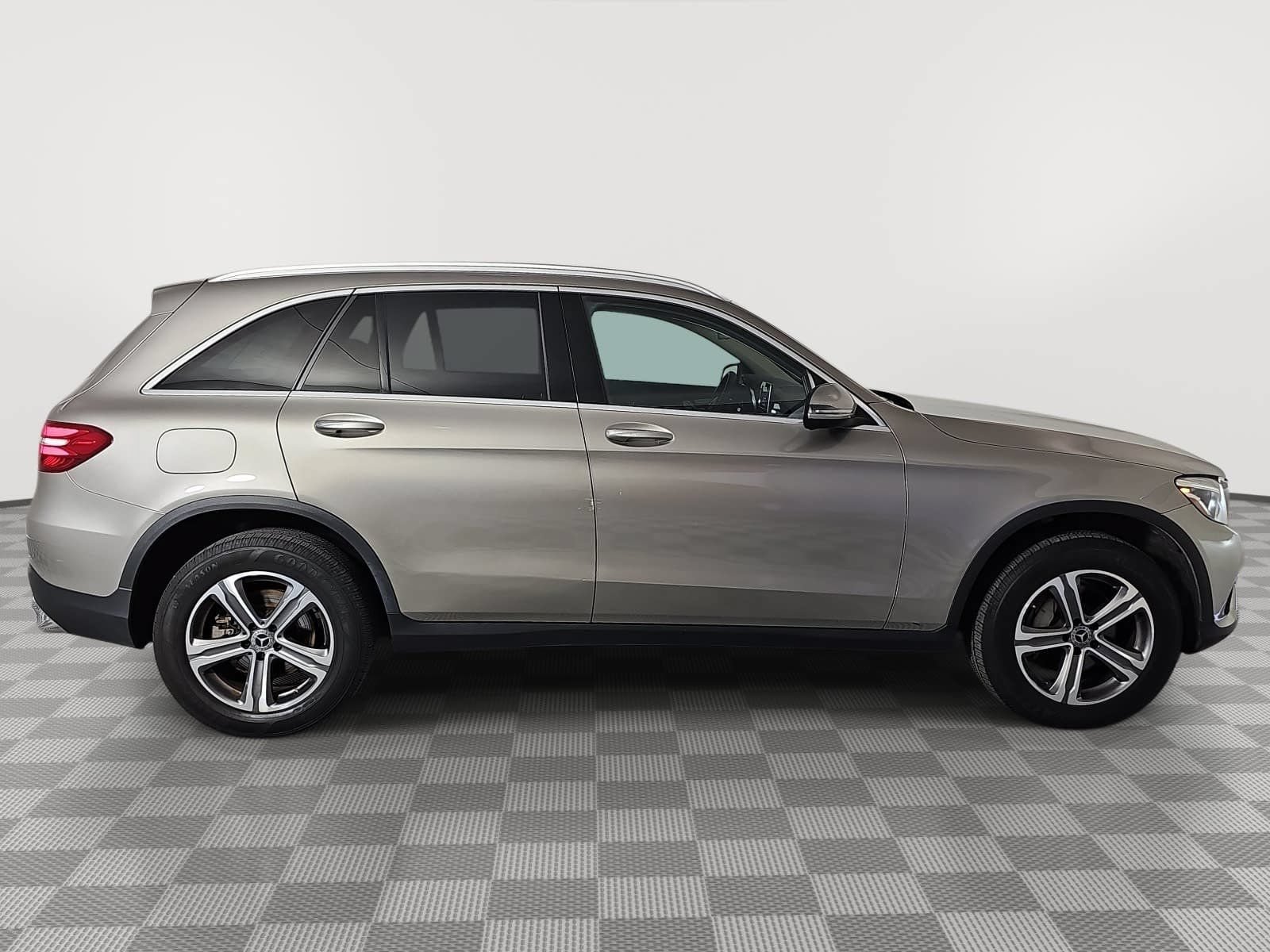Used 2019 Mercedes-Benz GLC 300 w/ Premium Package image 9