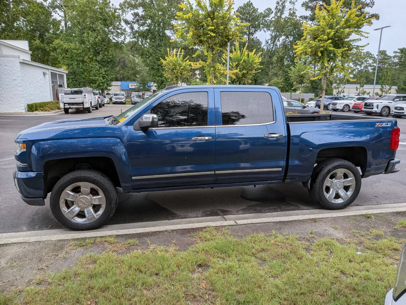 Used 2017 Chevrolet Silverado 1500 LTZ Z71 w/ LTZ Plus Package AWD/4WD image 6
